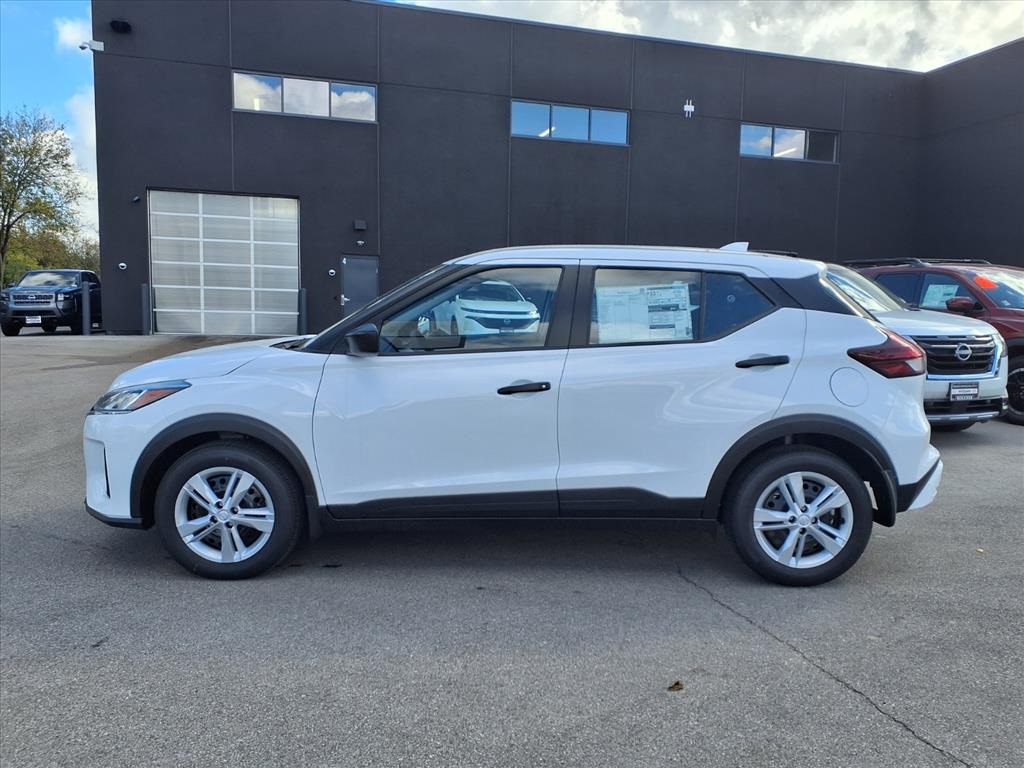 2025 Nissan Kicks Play S photo 3