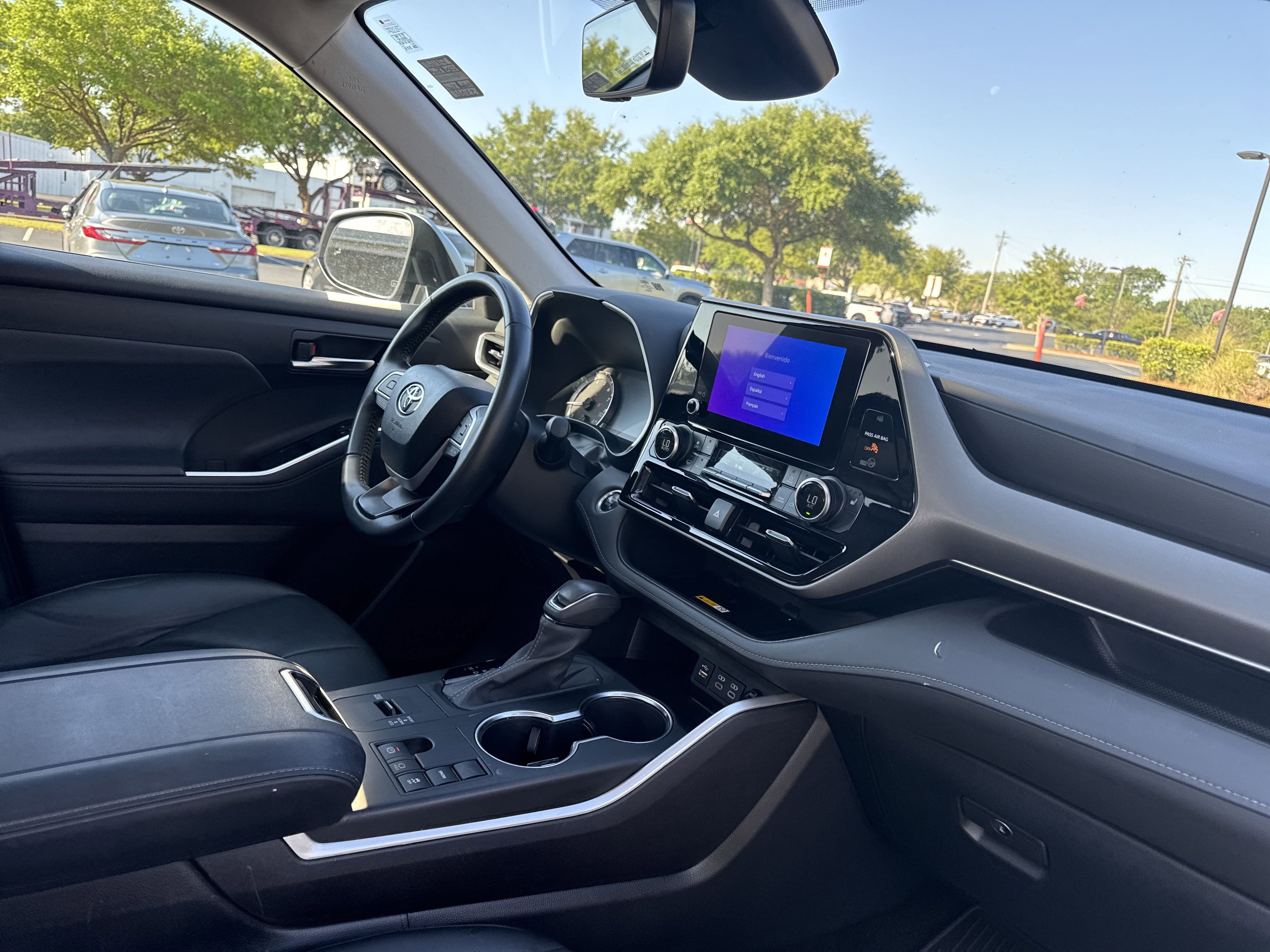 2024 Toyota Highlander XLE photo 28