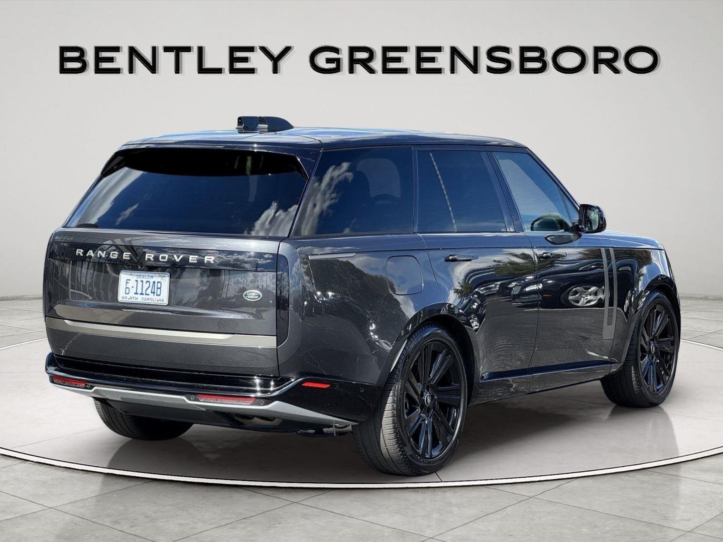 2023 Land Rover Range Rover SE photo 7
