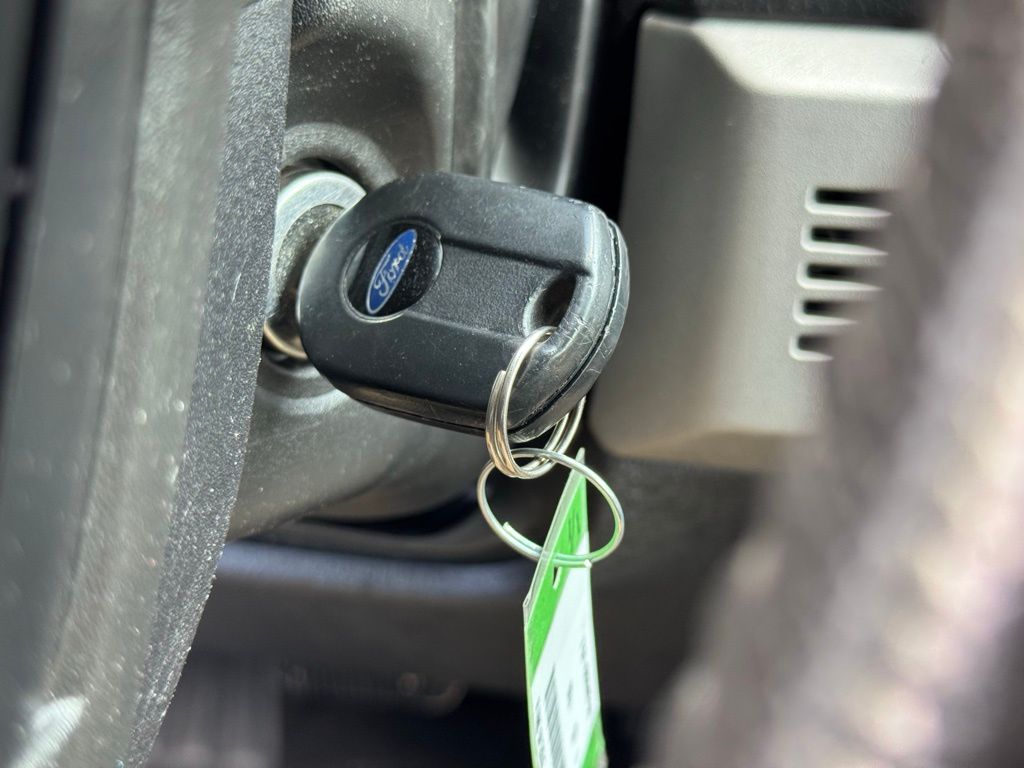 2011 Ford F-150 Lariat photo 27