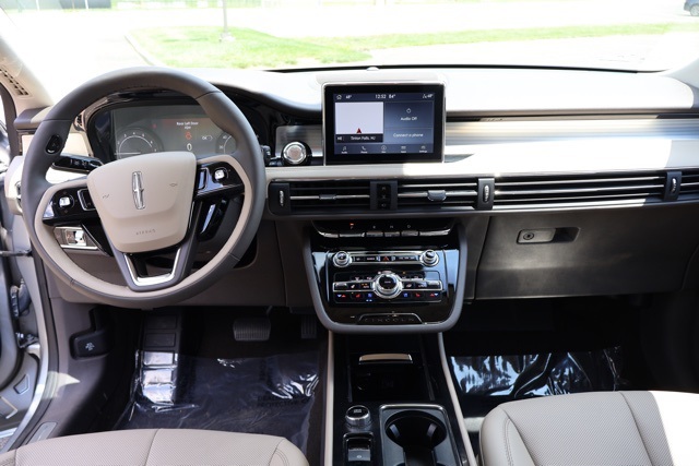 2022 Lincoln Corsair Standard photo 18
