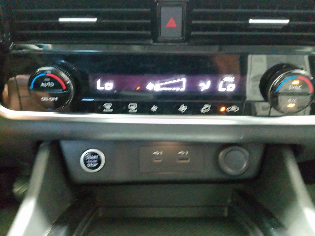 2021 Nissan Rogue SV photo 30