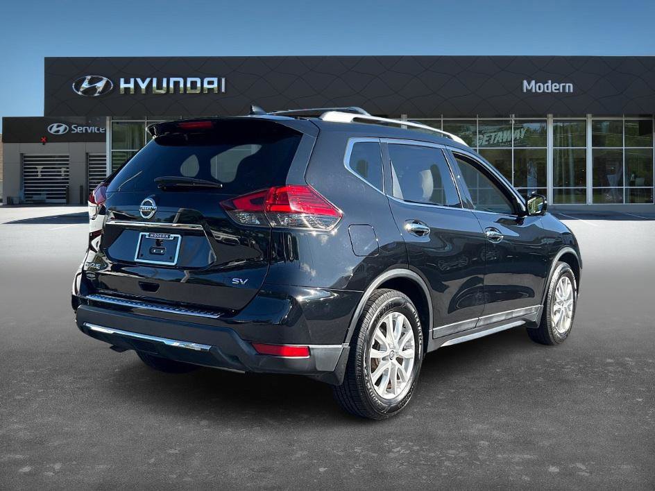 2017 Nissan Rogue SV photo 4