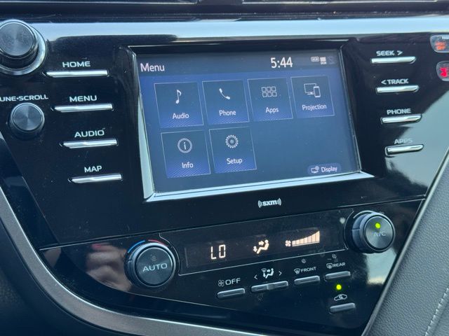 2020 Toyota Camry SE photo 29