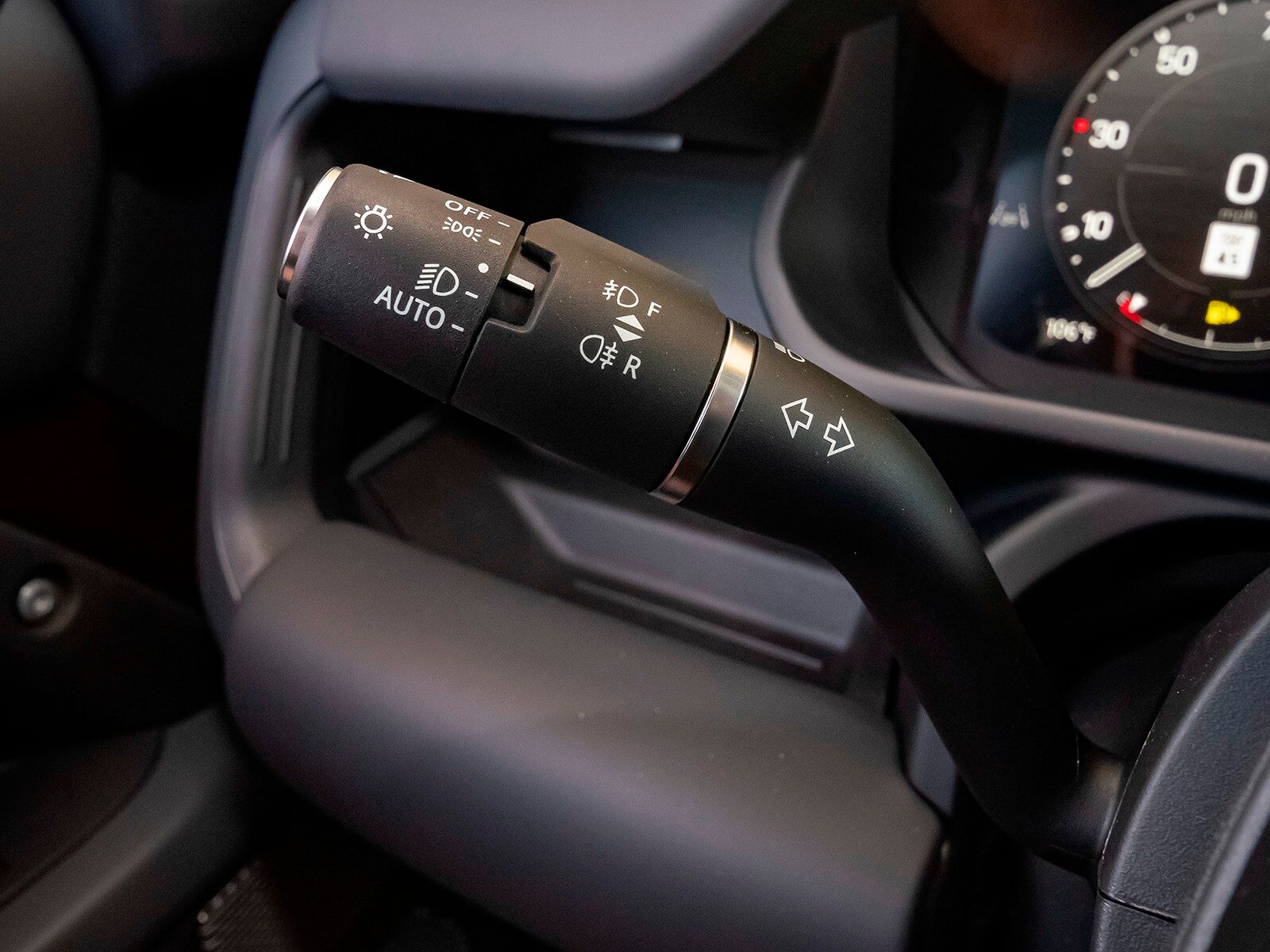 2024 Land Rover Defender 130 X-Dynamic SE photo 12