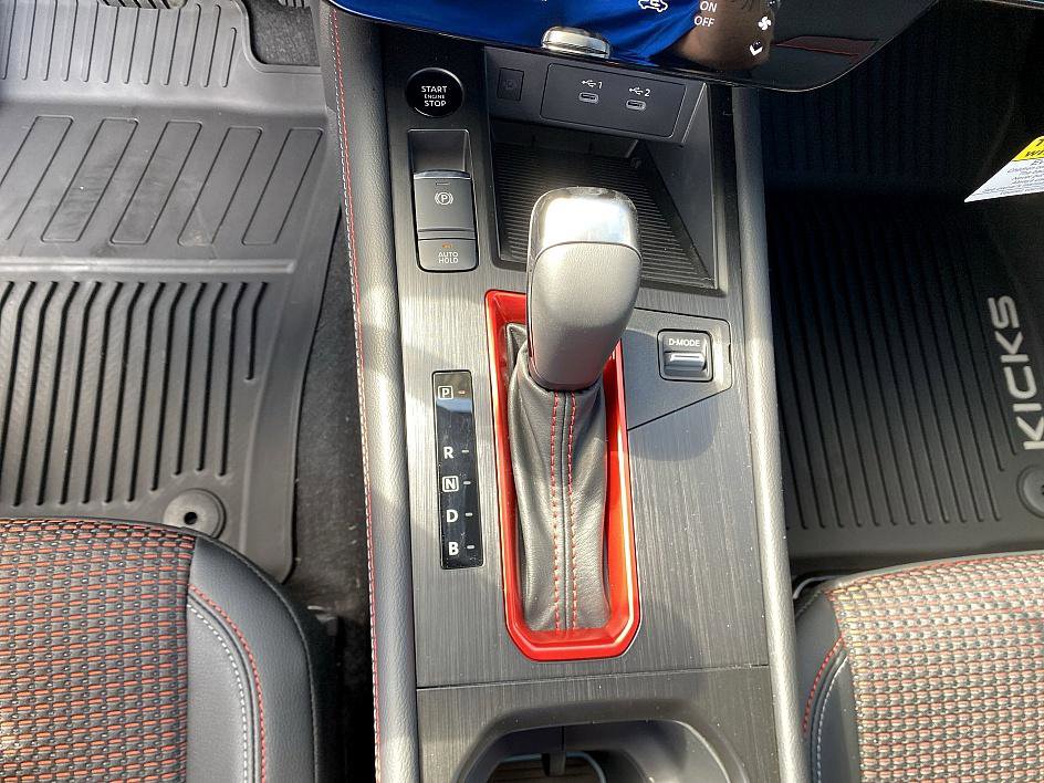 2025 Nissan Kicks SR photo 13
