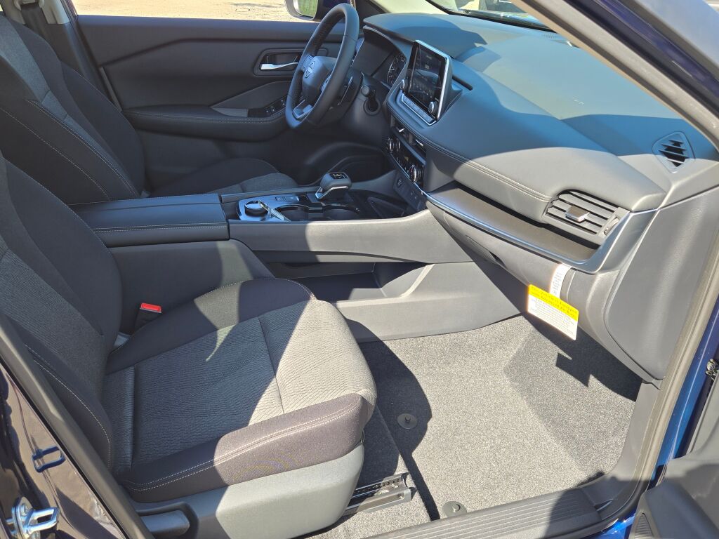 2026 Nissan Rogue SV photo 4