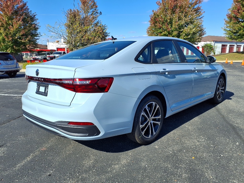 2026 Volkswagen Jetta Sport photo 4