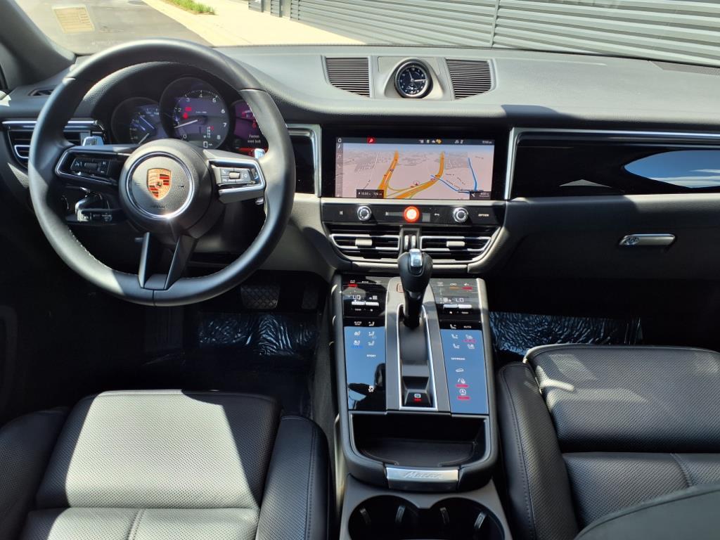 2024 Porsche Macan T photo 23