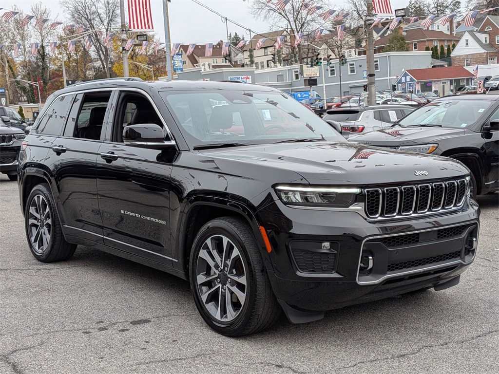 2023 Jeep Grand Cherokee Overland photo 3