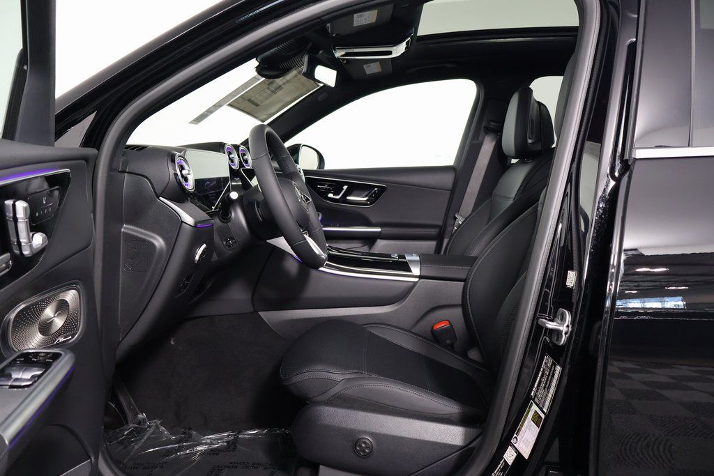 2026 Mercedes Benz GLC 300 4MATIC photo 4