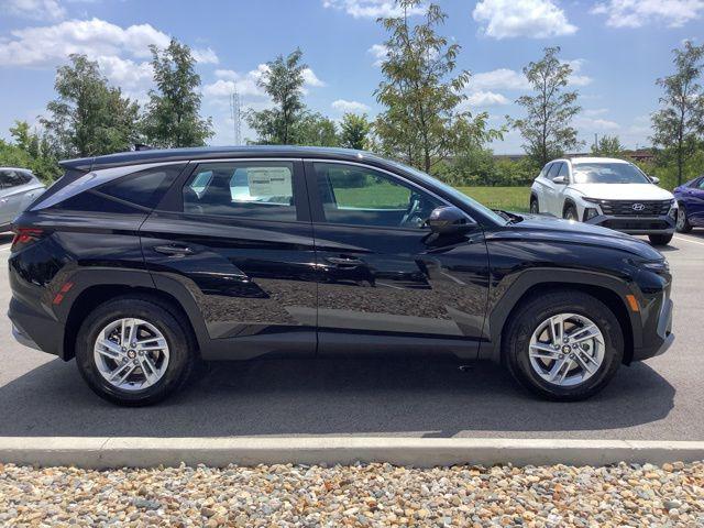 2025 Hyundai Tucson SE photo 3