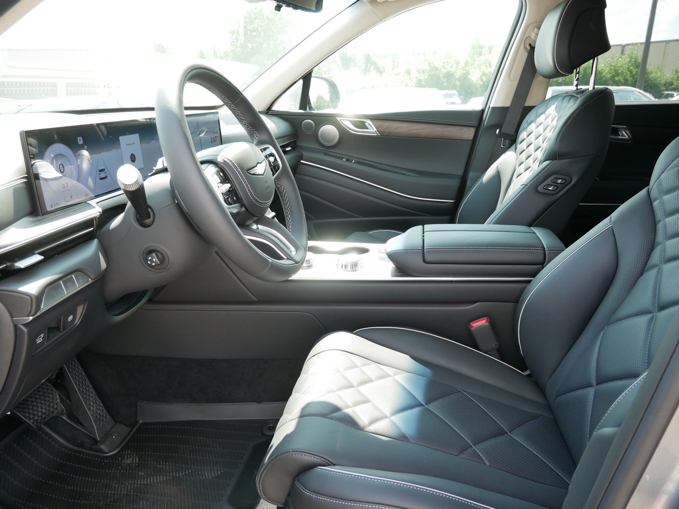 2025 Genesis GV80 3.5T Prestige AWD photo 3