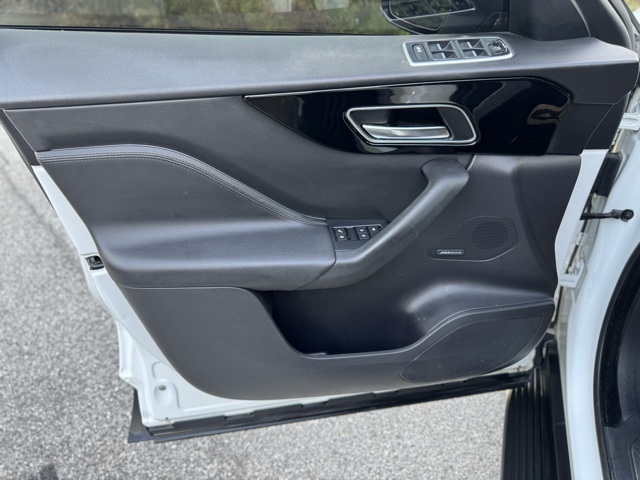 2018 Jaguar F-PACE Premium photo 10