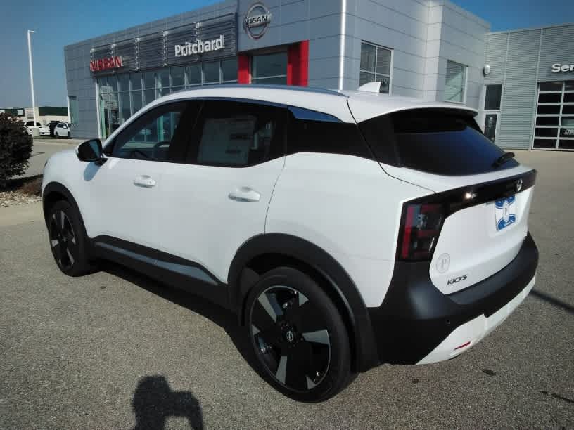 2025 Nissan Kicks SR photo 4