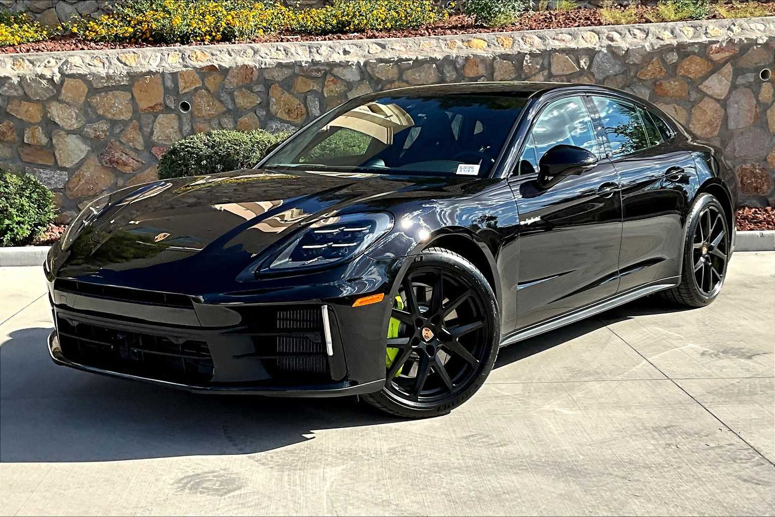 2025 Porsche Panamera 4 photo 4