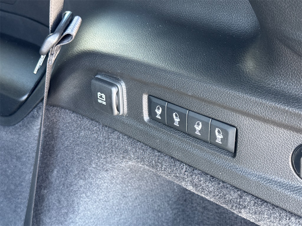 2025 Jeep Grand Cherokee Overland photo 15