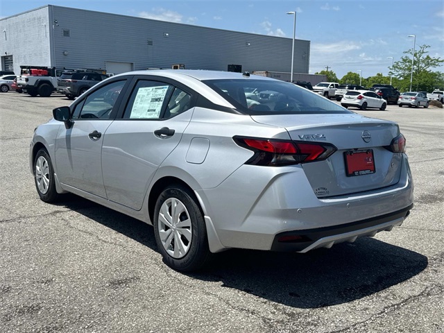 2025 Nissan Versa 1.6 S photo 6