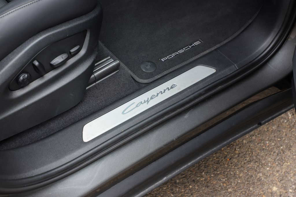 2024 Porsche Cayenne Coupe Base photo 47