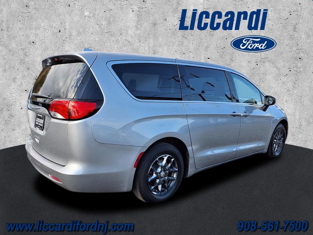 Used 2017 Chrysler Pacifica Touring with VIN 2C4RC1DG6HR552244 for sale in Watchung, NJ