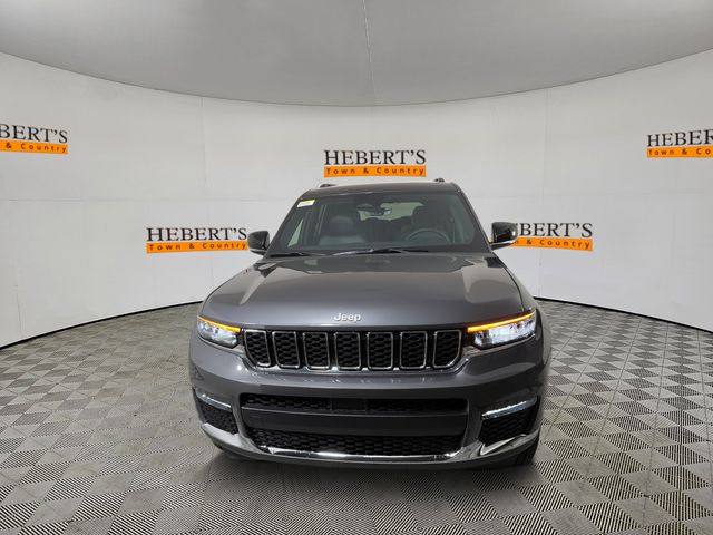 2025 Jeep Cherokee Limited photo 3