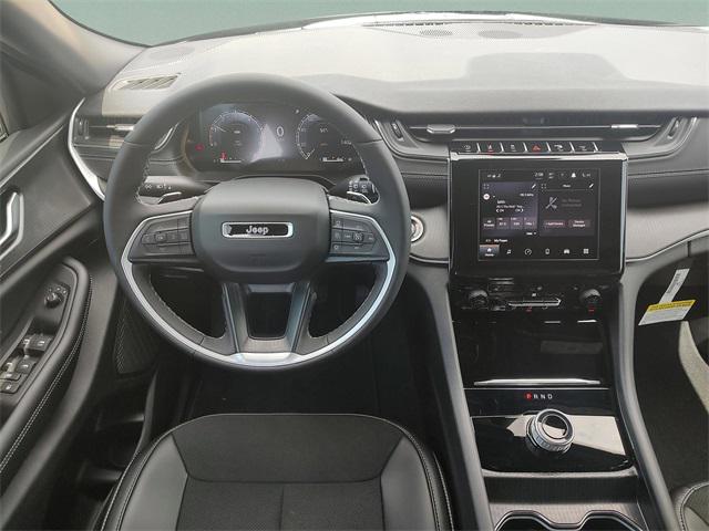 2025 Jeep Grand Cherokee Laredo Altitude photo 8
