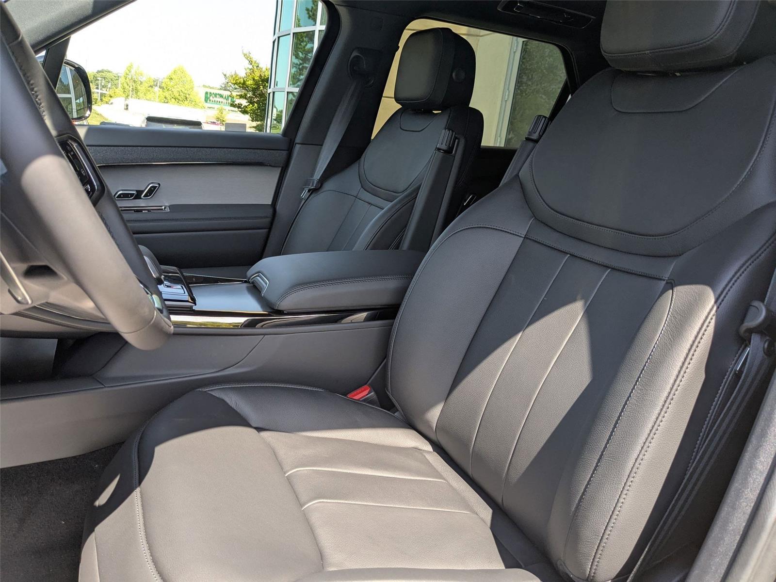 2025 Land Rover Range Rover Sport P360 S photo 14