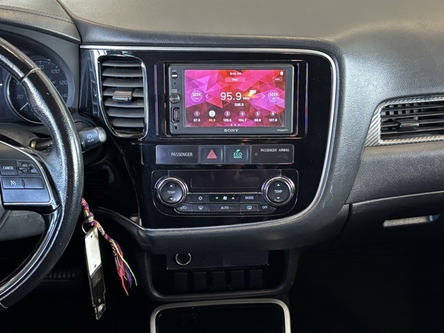 2017 Mitsubishi Outlander ES photo 13