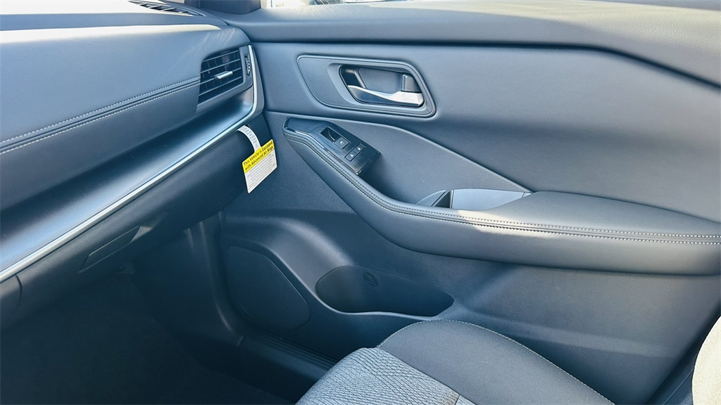2026 Nissan Rogue SV photo 22