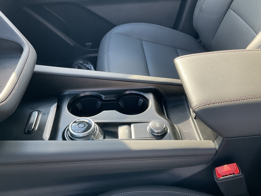 2025 Ford Explorer photo 16