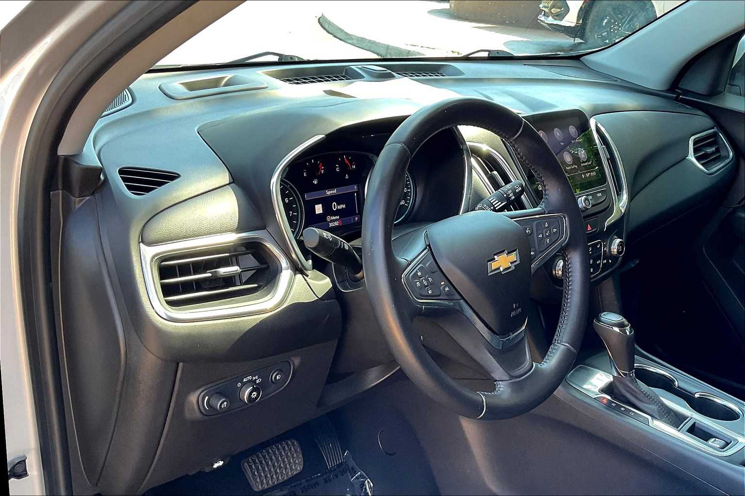 2020 Chevrolet Equinox LT photo 12