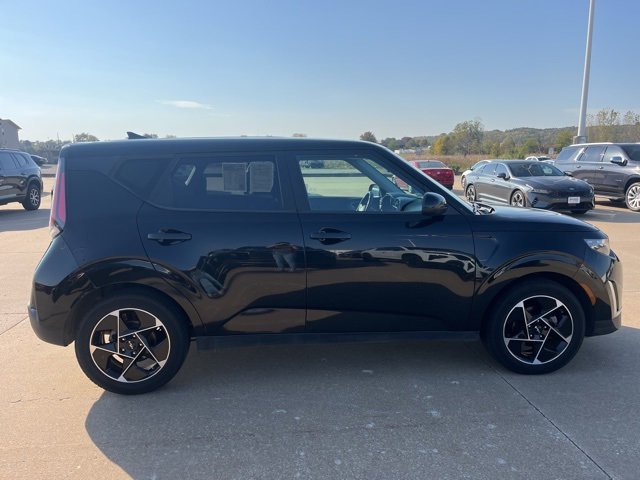 2023 Kia Soul EX photo 2