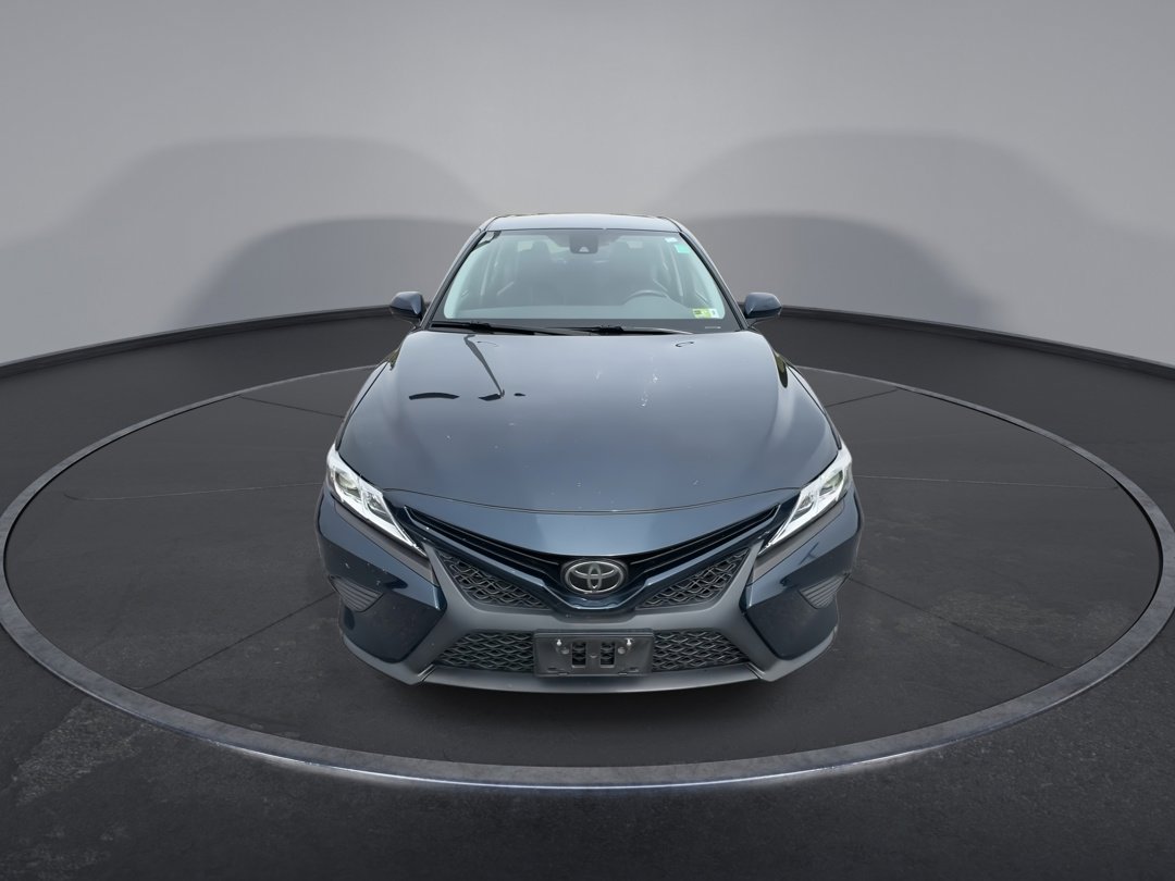 2020 Toyota Camry SE photo 3