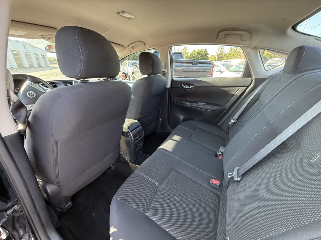 2016 Nissan Sentra S photo 12