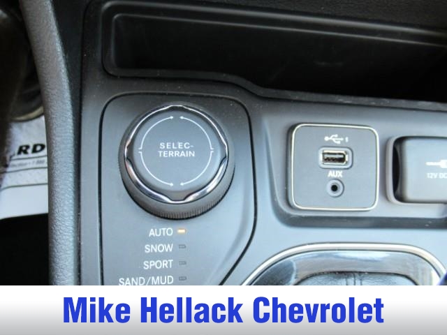 2021 Jeep Cherokee Altitude photo 25