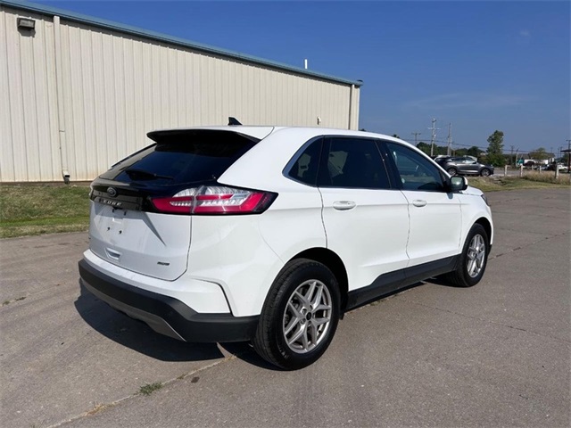 2024 Ford Edge SEL photo 3