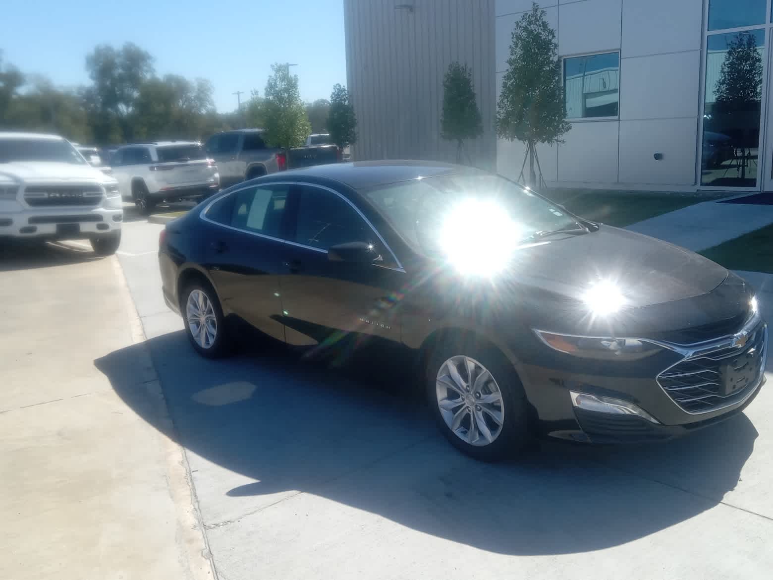 2024 Chevrolet Malibu 1LT photo 2