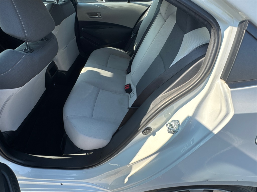 2021 Toyota Corolla LE photo 18
