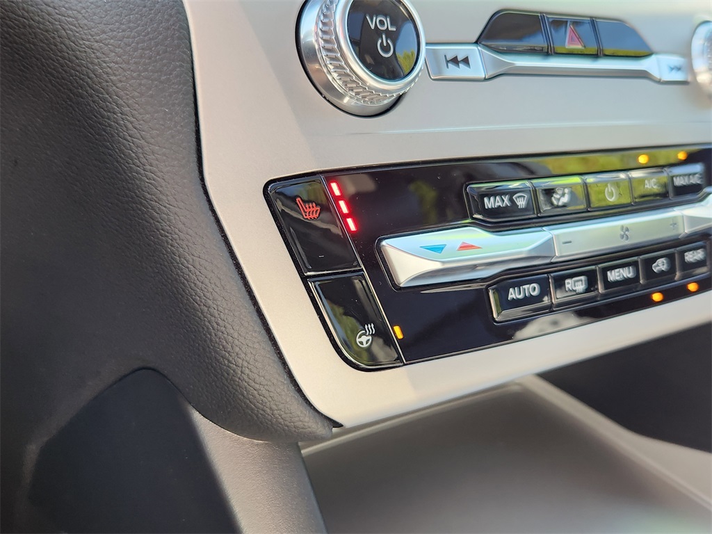 2023 Ford Explorer XLT photo 26