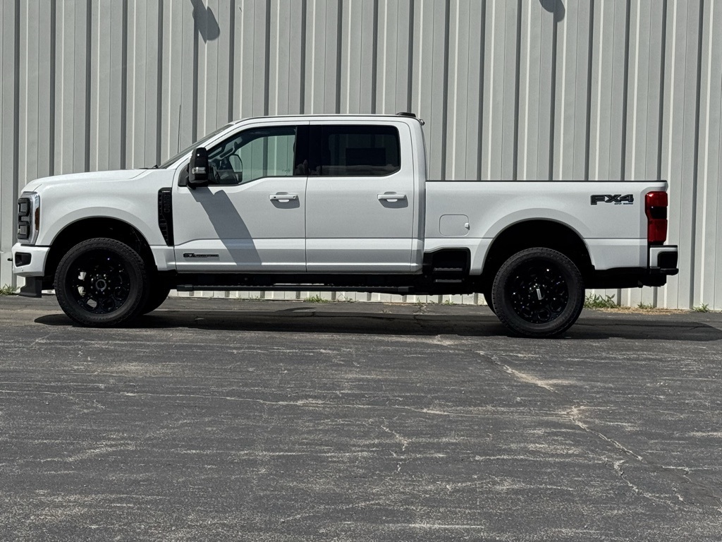 2025 Ford F-250 Lariat photo 2