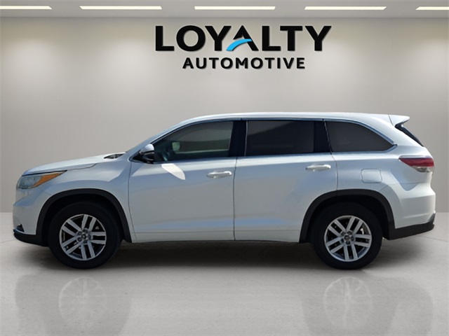 2016 Toyota Highlander LE photo 2