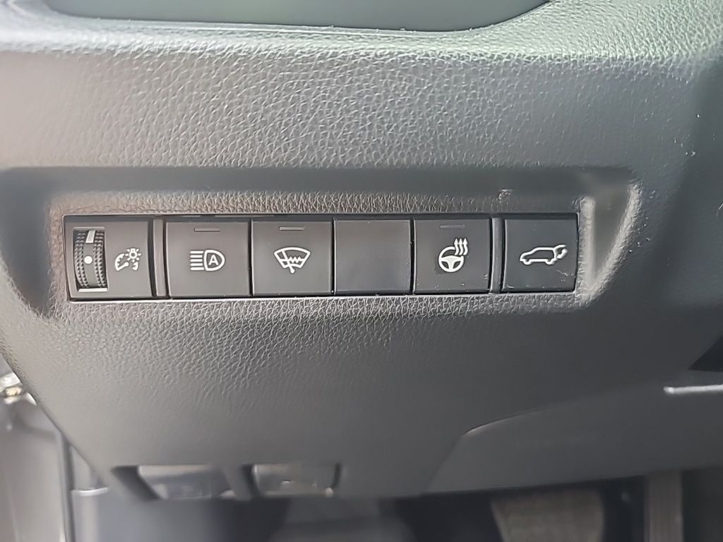 2020 Toyota RAV4 XLE photo 18