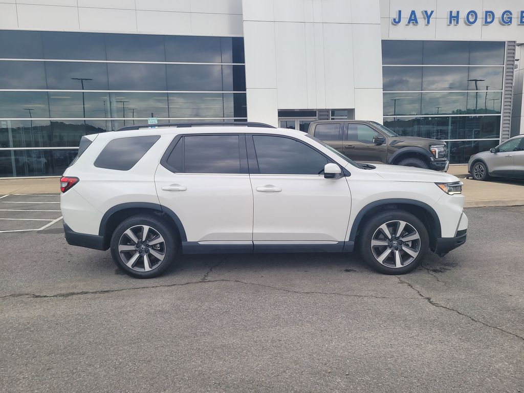 2024 Honda Pilot Touring photo 2