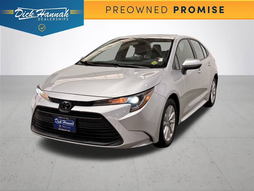 2024 Toyota Corolla LE's photo