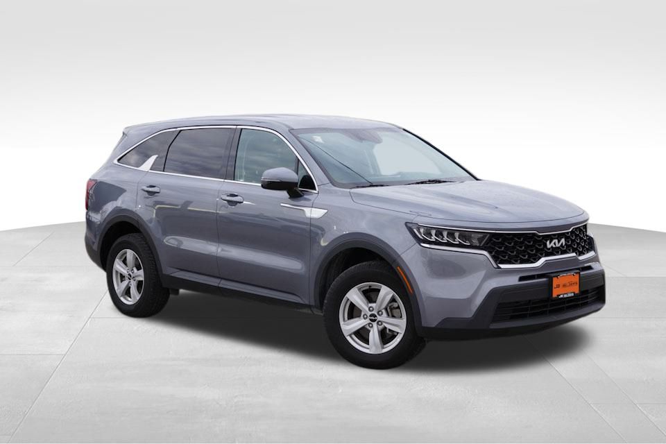2022 Kia Sorento LX's photo