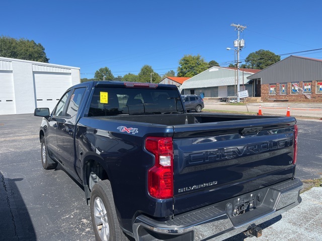 2022 Chevrolet Silverado 1500 LT photo 2
