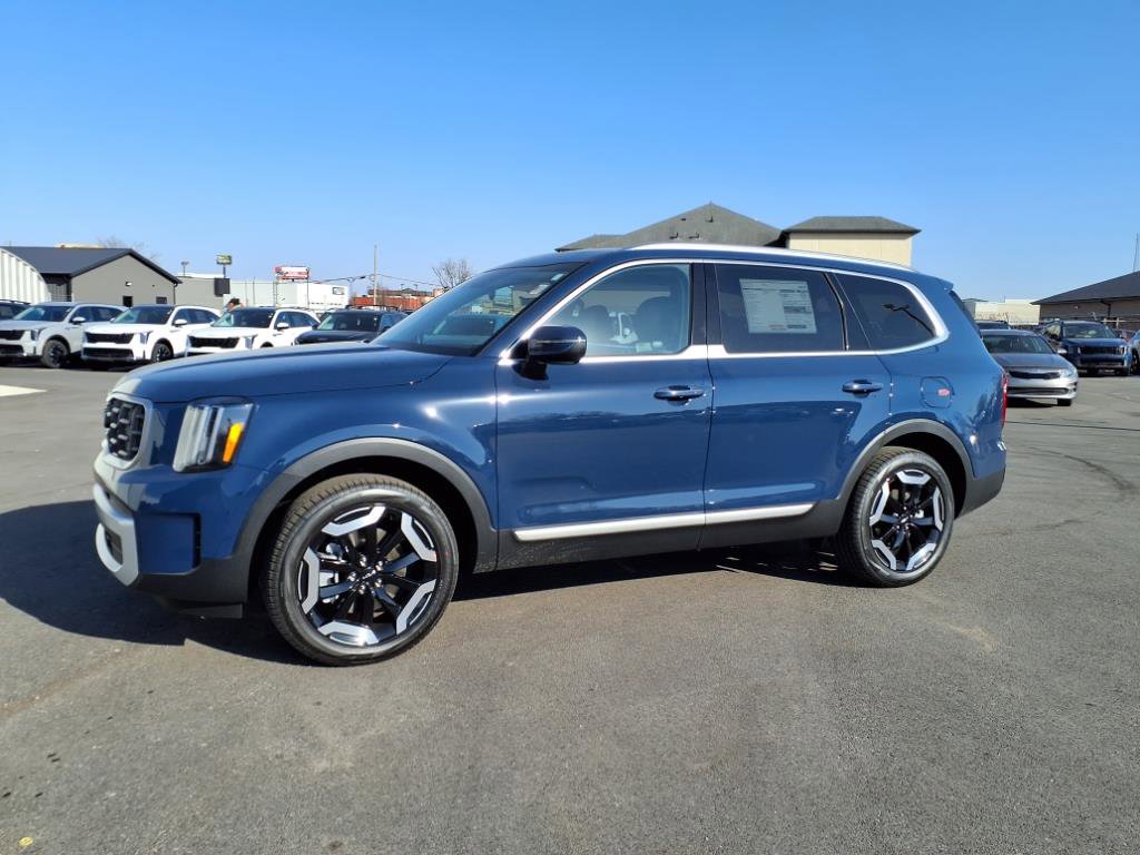 2025 Kia Telluride S photo 2