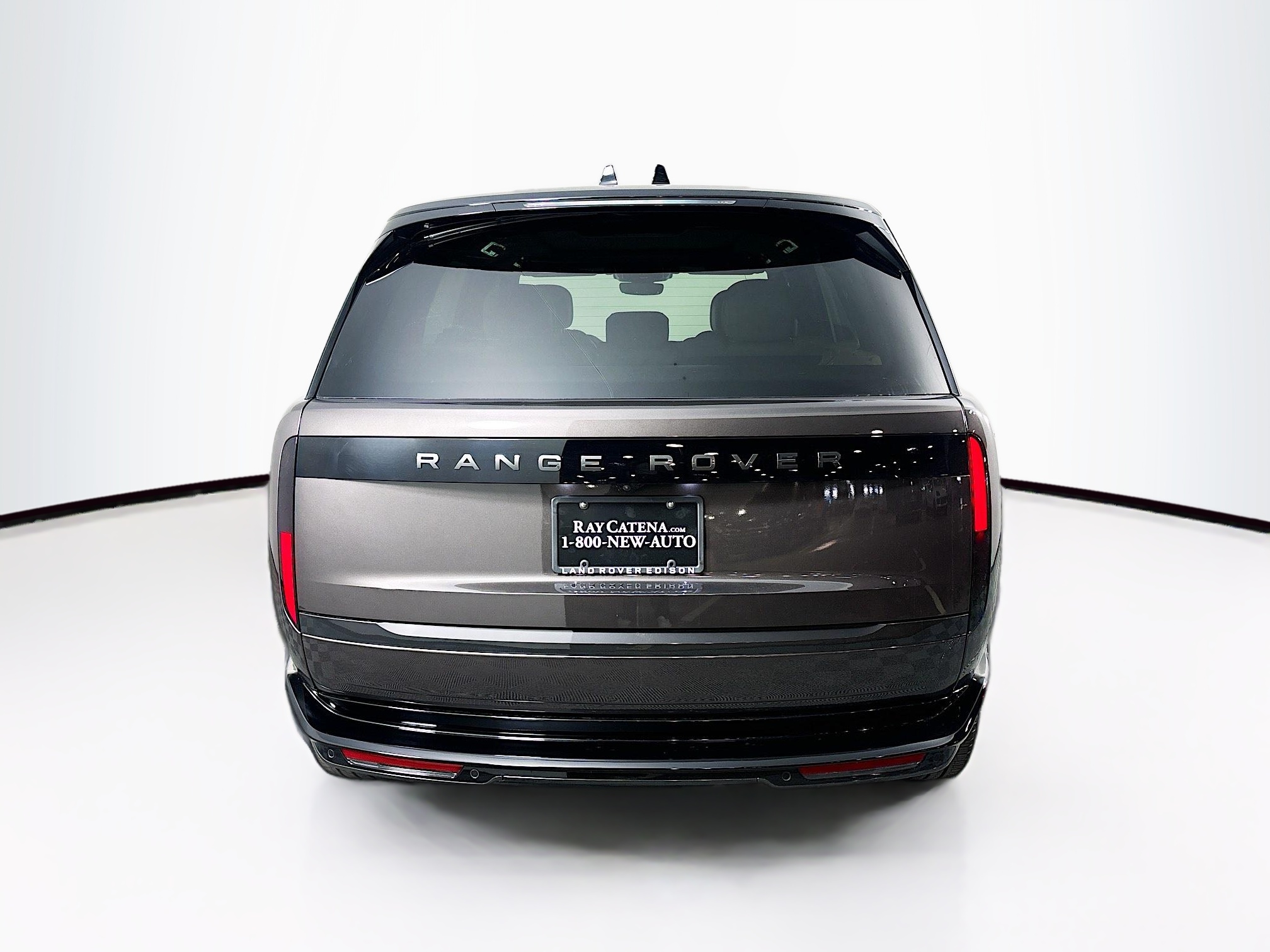 2025 Land Rover Range Rover SE photo 4