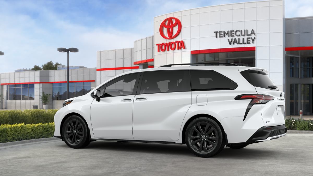 2025 Toyota Sienna XSE photo 4