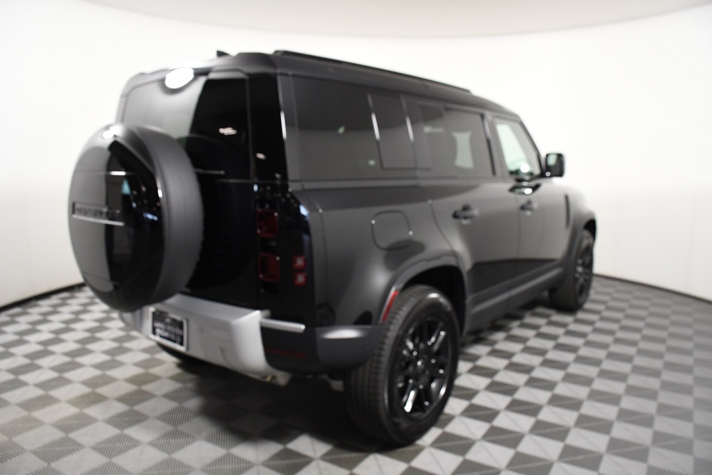 2025 Land Rover Defender 110 S photo 5